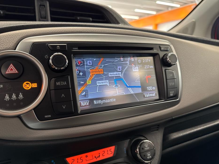 TOYOTA Yaris 2012
