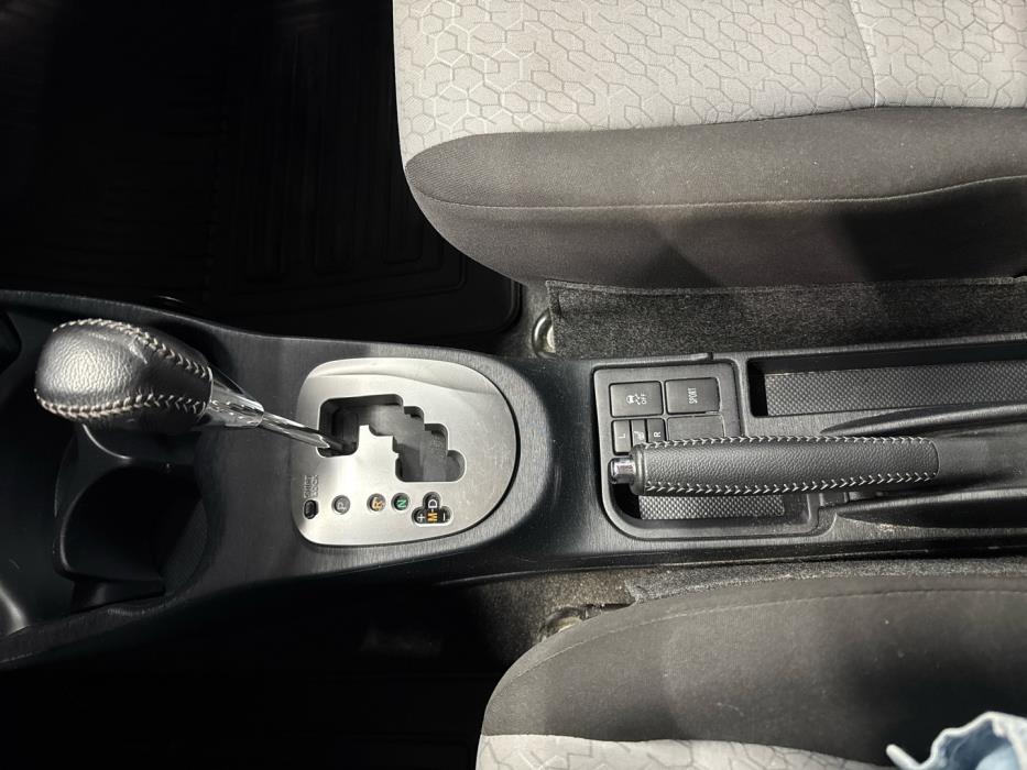 TOYOTA Yaris 2012
