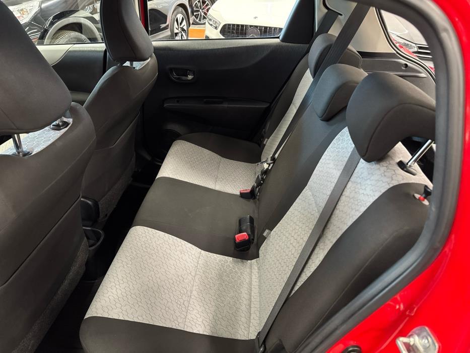 TOYOTA Yaris 2012