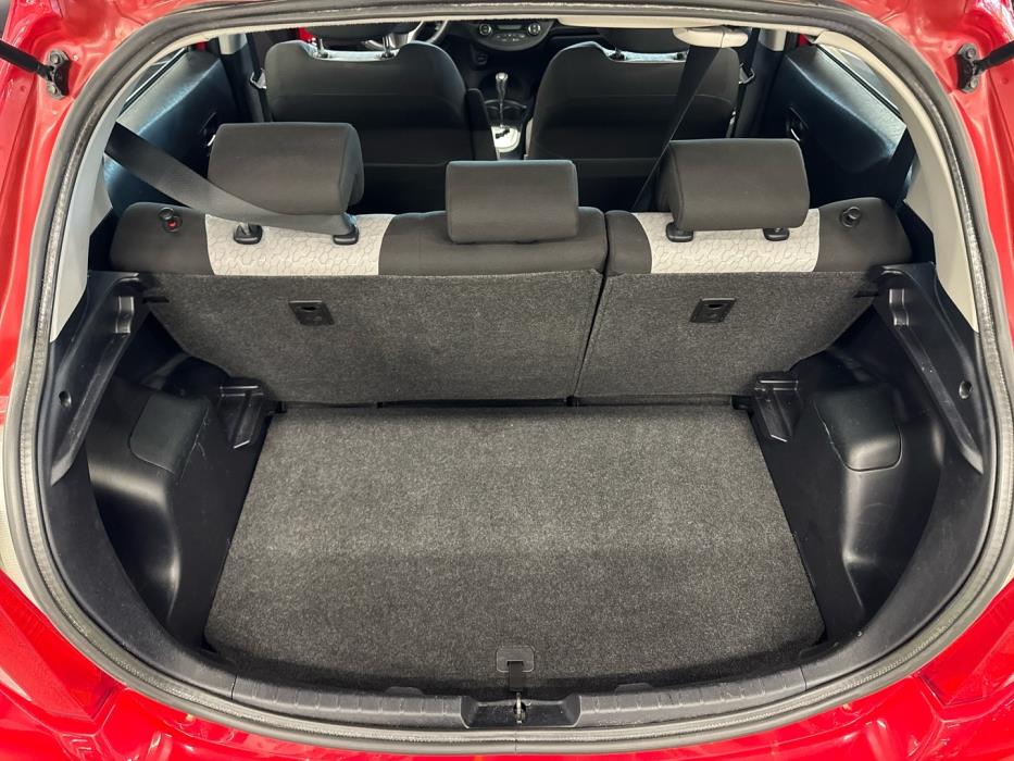 TOYOTA Yaris 2012