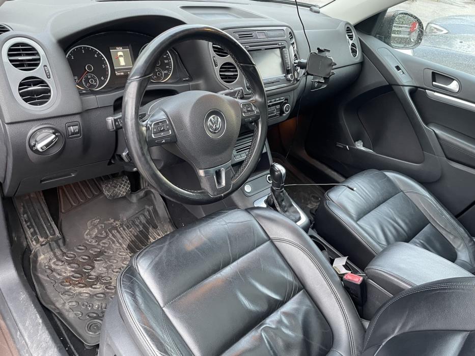 VOLKSWAGEN Tiguan 2012