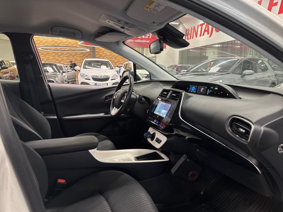 TOYOTA Prius 2016