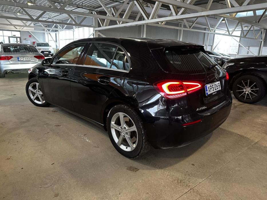 MERCEDES-BENZ A 2021