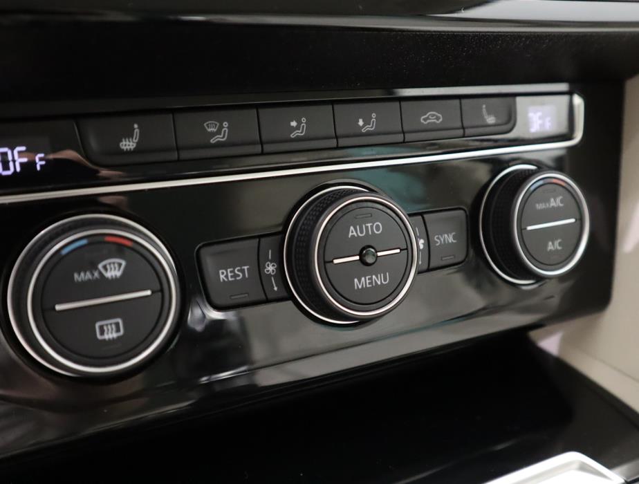 VOLKSWAGEN Passat 2018