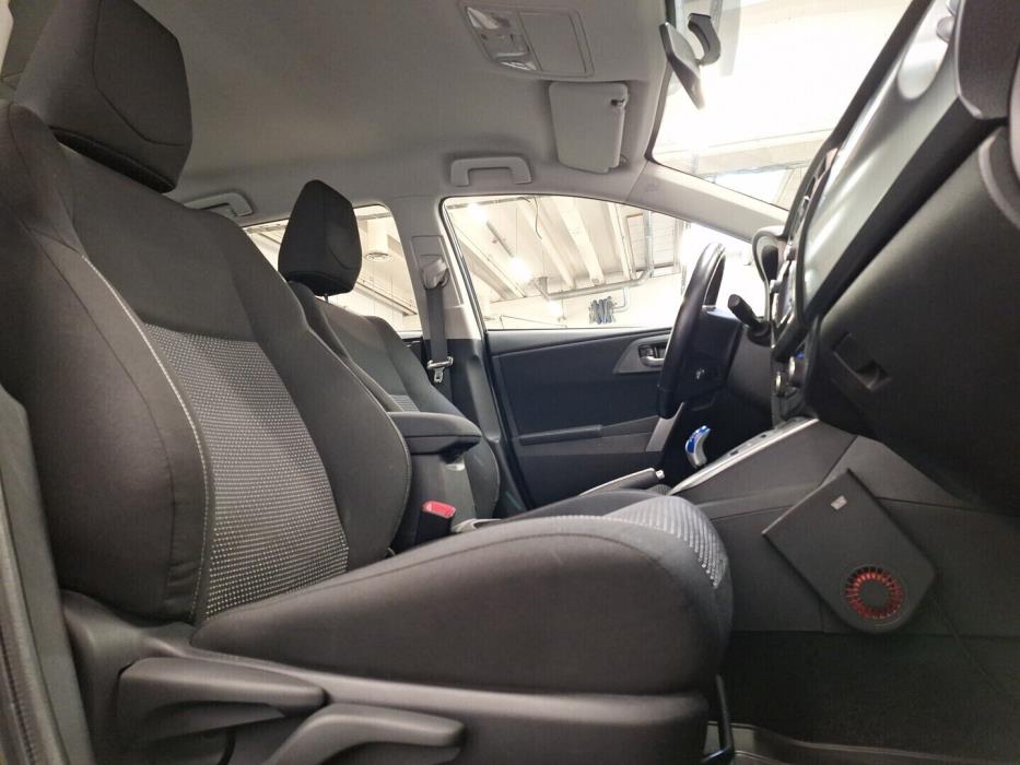 TOYOTA Auris 2014