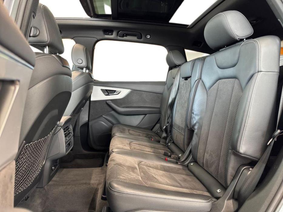 AUDI Q7 2021