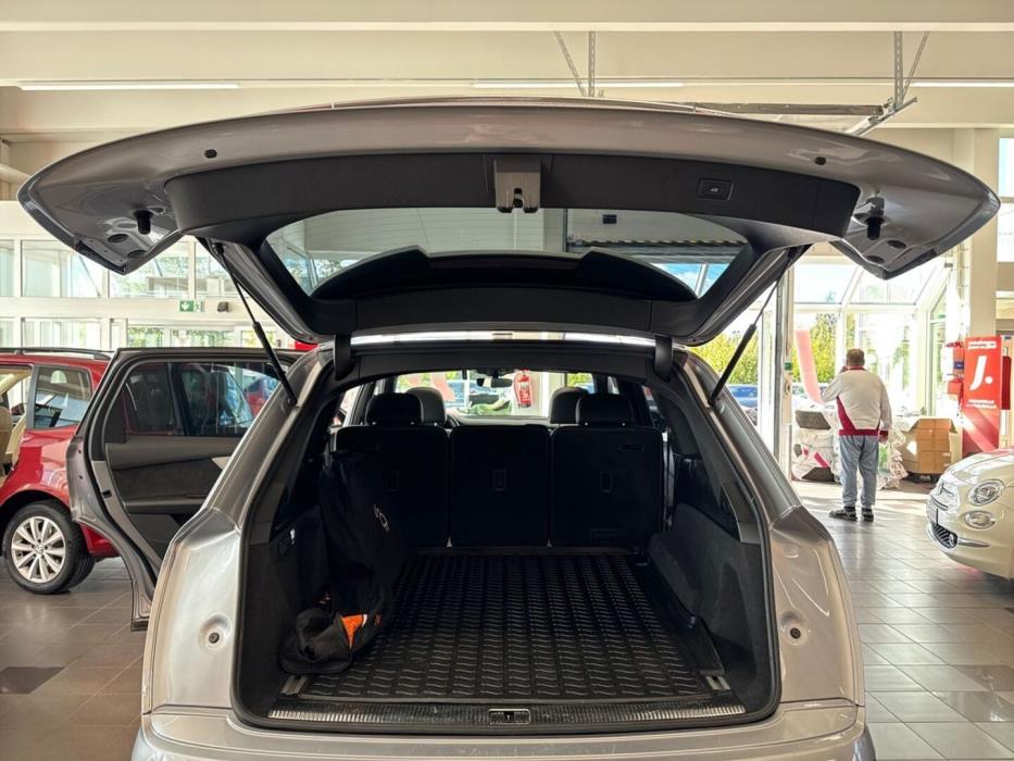 AUDI Q7 2021
