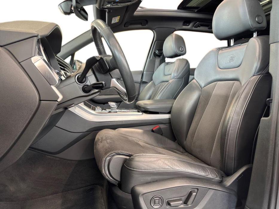 AUDI Q7 2021