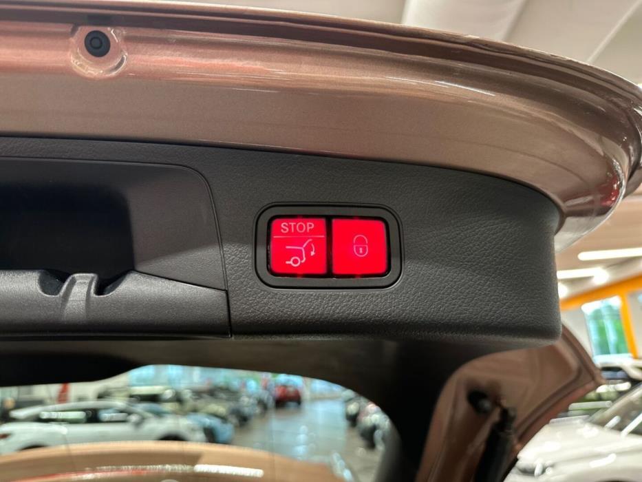 MERCEDES-BENZ EQA 2021