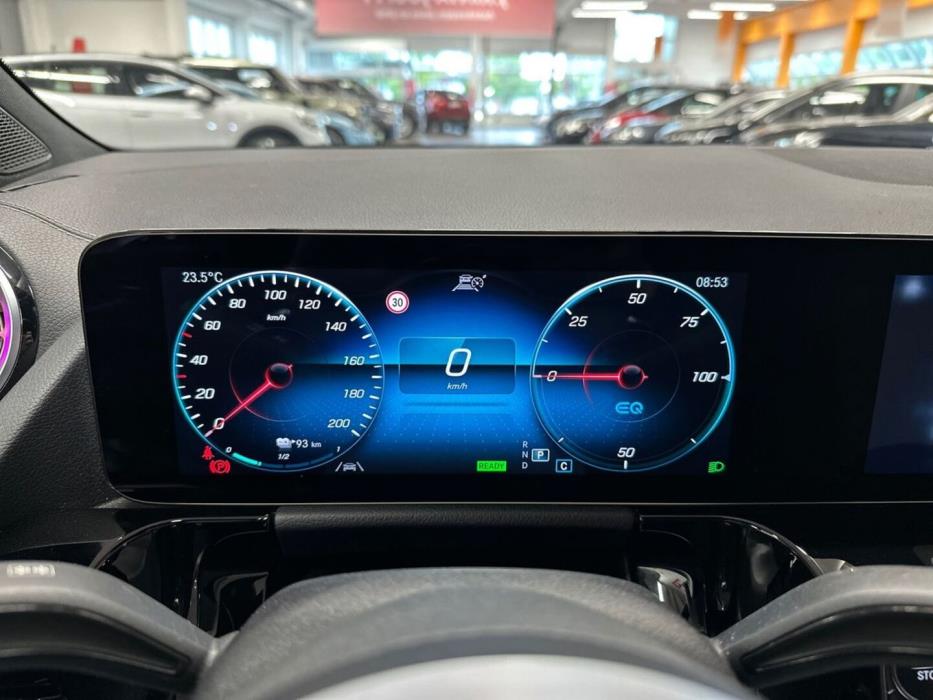 MERCEDES-BENZ EQA 2021