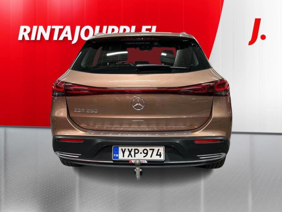 MERCEDES-BENZ EQA 2021