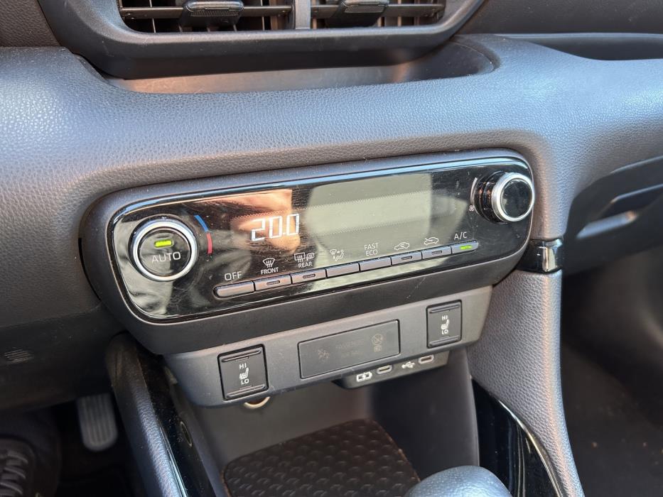 TOYOTA Yaris 2024