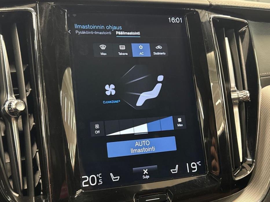 VOLVO XC60 2019