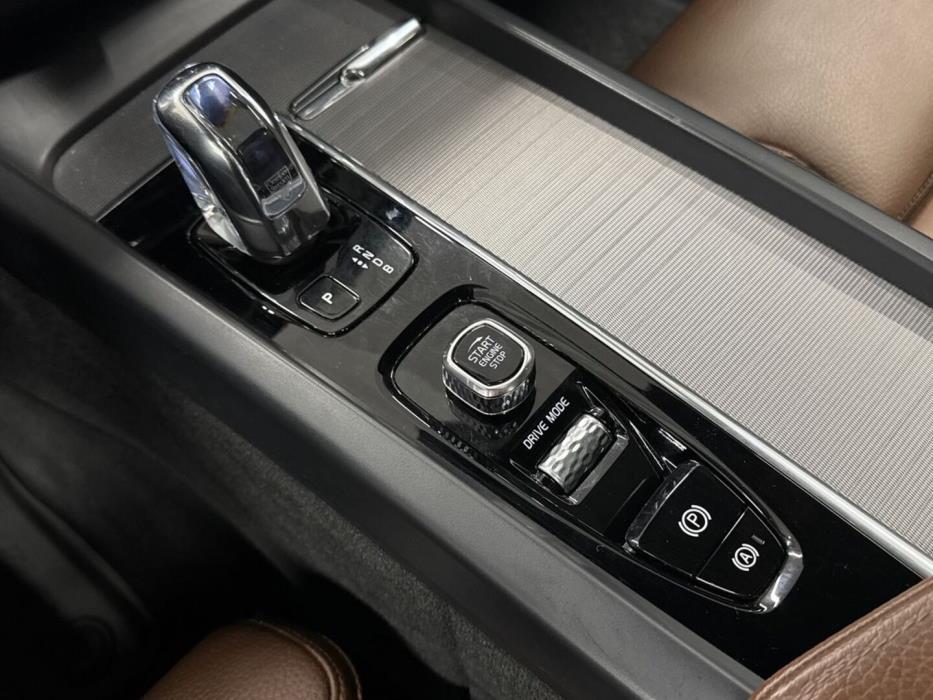 VOLVO XC60 2019
