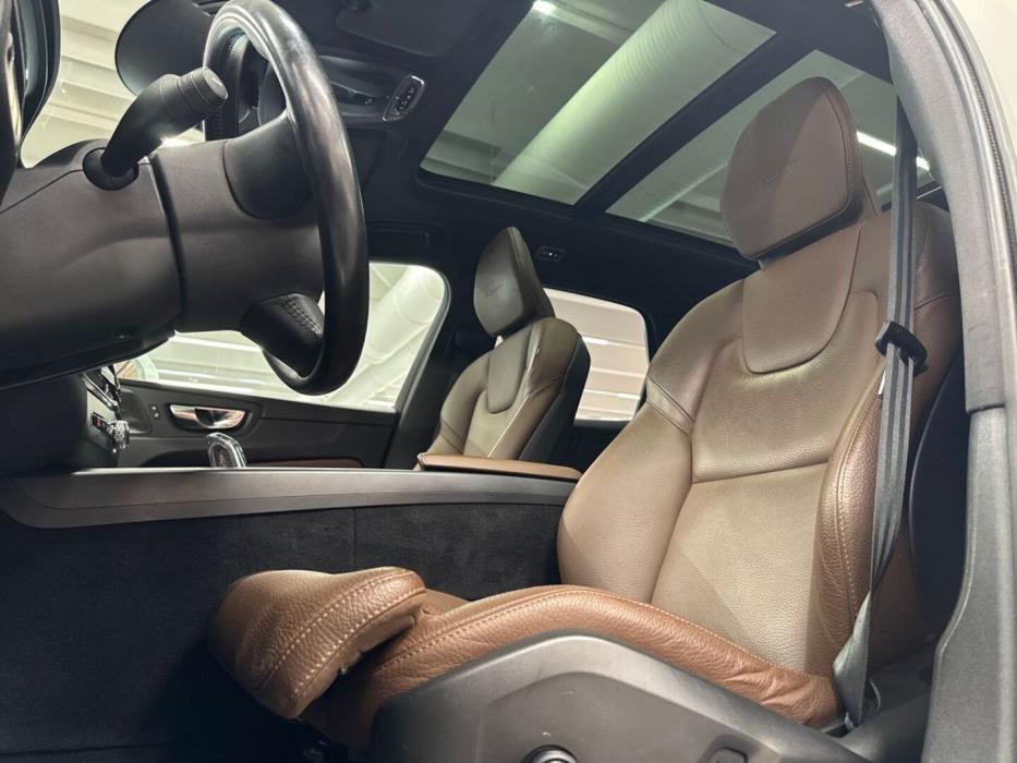 VOLVO XC60 2019