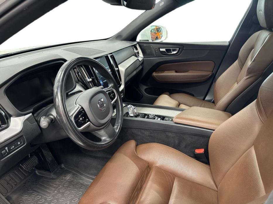 VOLVO XC60 2019