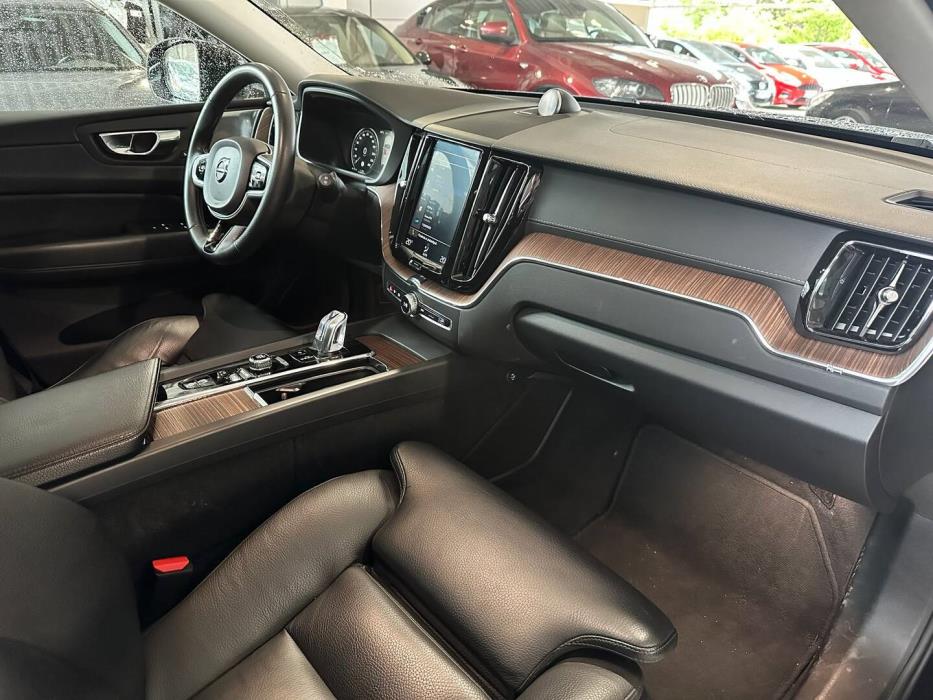 VOLVO XC60 2019