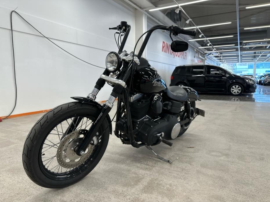 HARLEY-DAVIDSON DYNA 2010