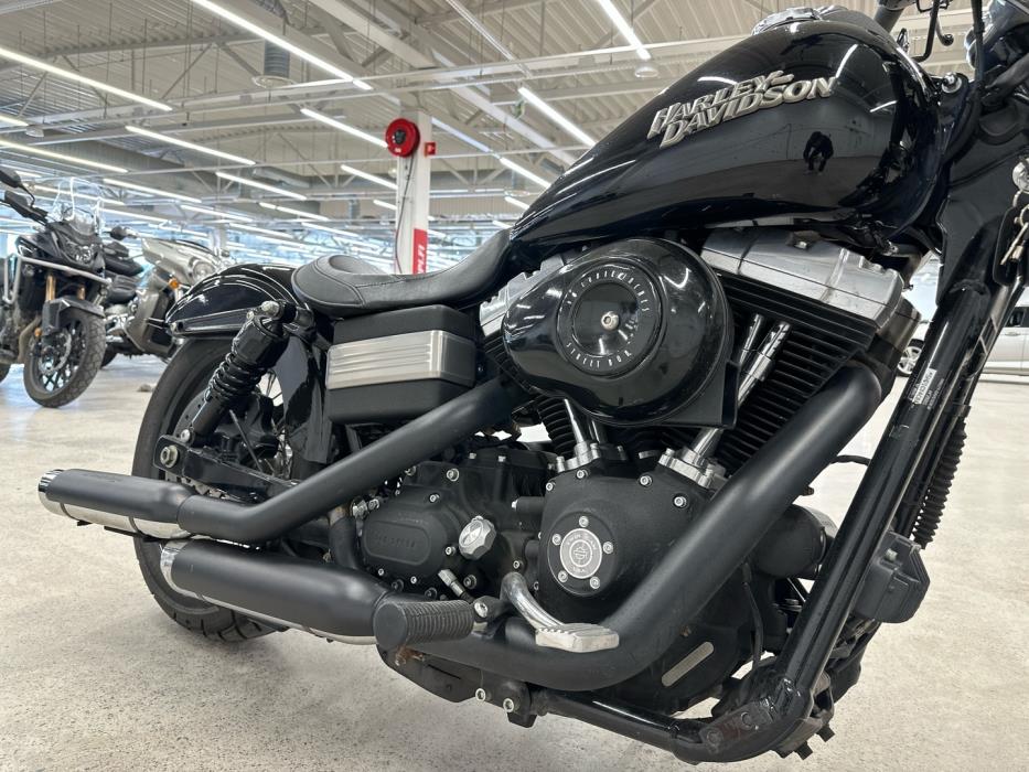 HARLEY-DAVIDSON DYNA 2010