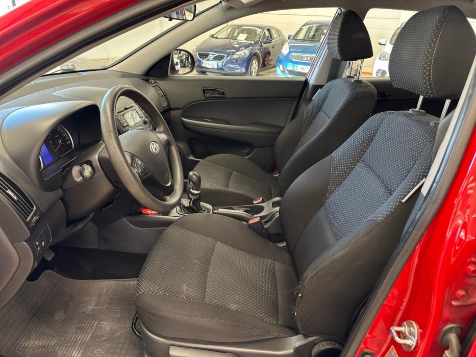 HYUNDAI i30 2011
