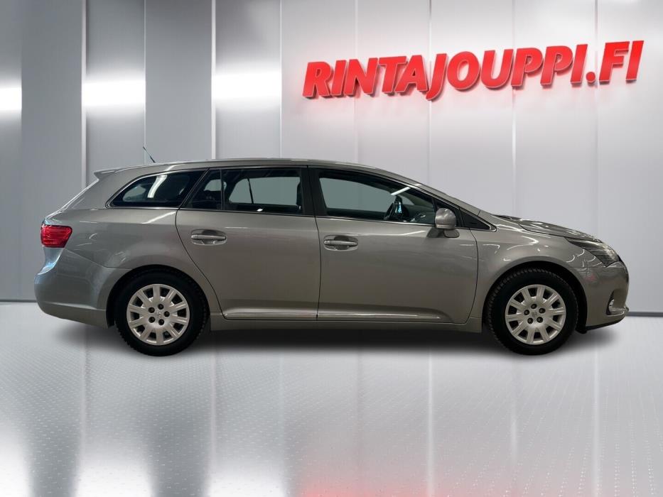 TOYOTA Avensis 2012