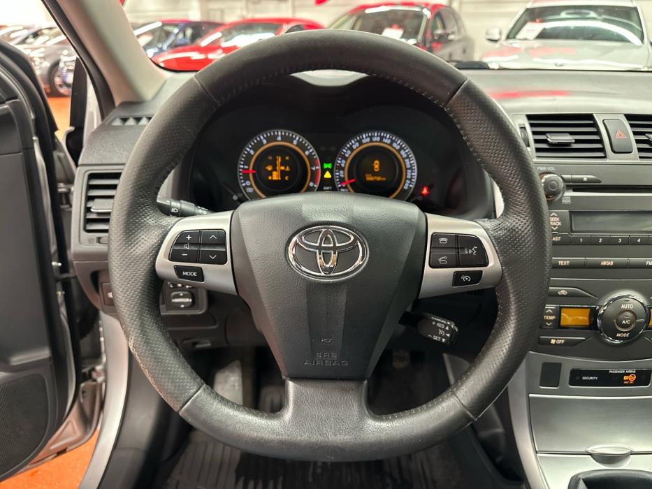 TOYOTA Corolla 2012