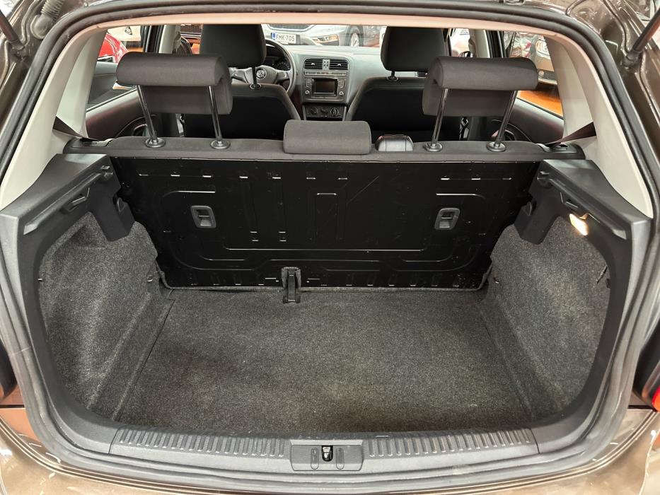 VOLKSWAGEN Polo 2015