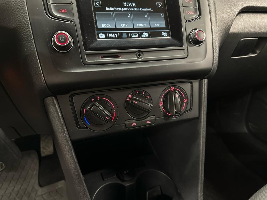 VOLKSWAGEN Polo 2015