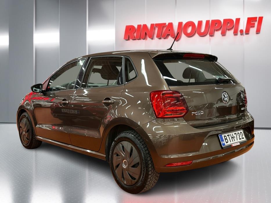 VOLKSWAGEN Polo 2015