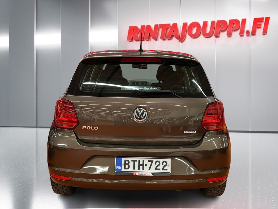 VOLKSWAGEN Polo 2015
