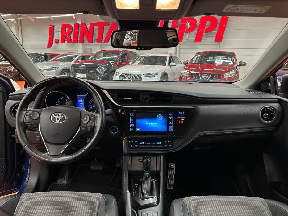 TOYOTA Auris 2017