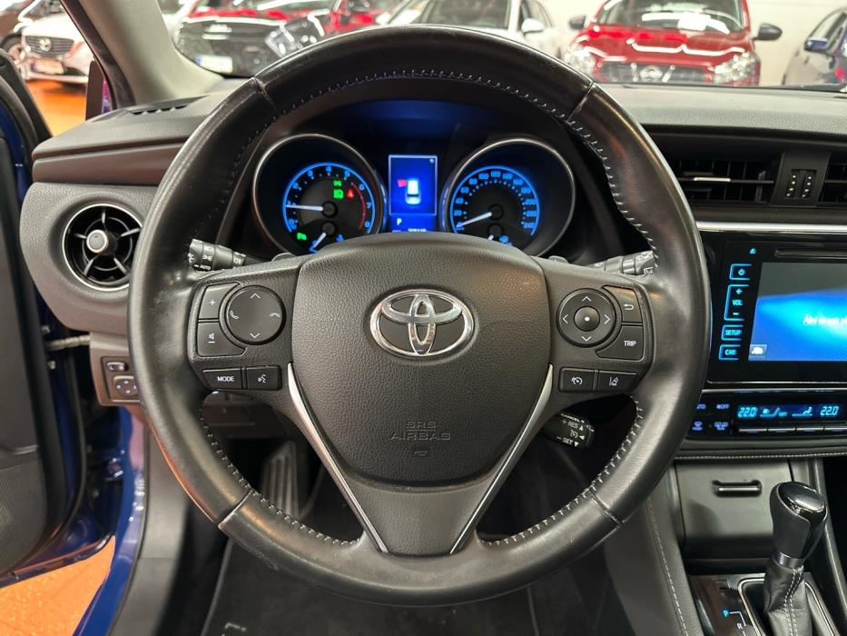 TOYOTA Auris 2017