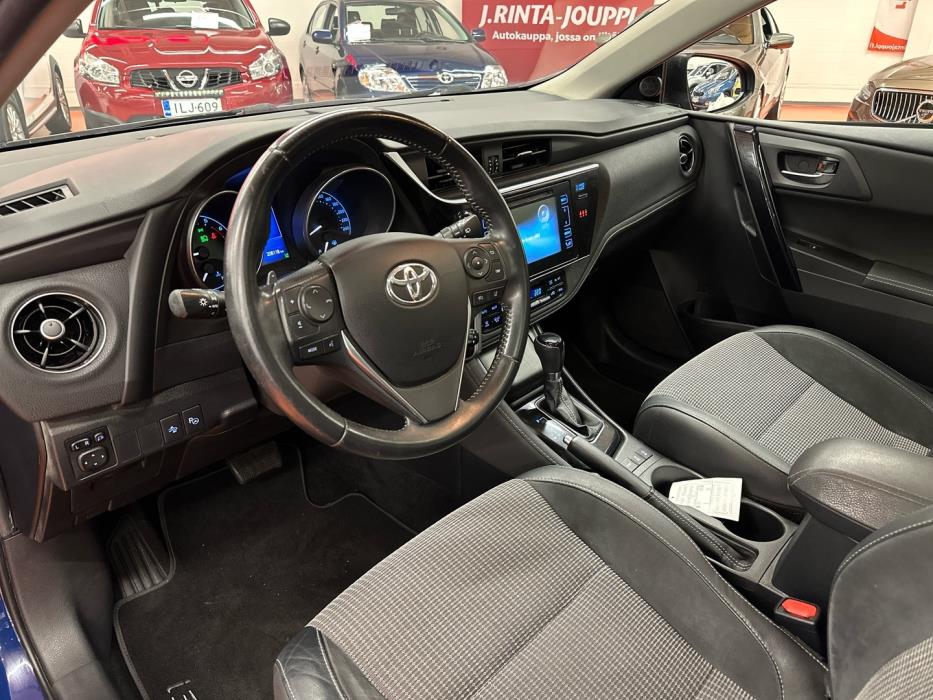 TOYOTA Auris 2017
