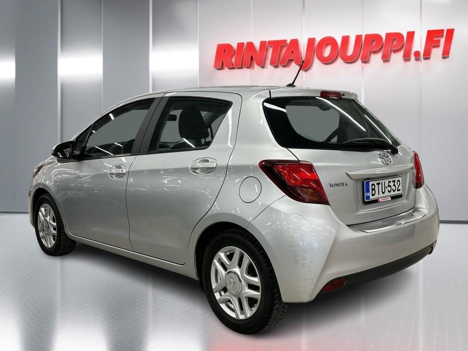 TOYOTA Yaris 2016