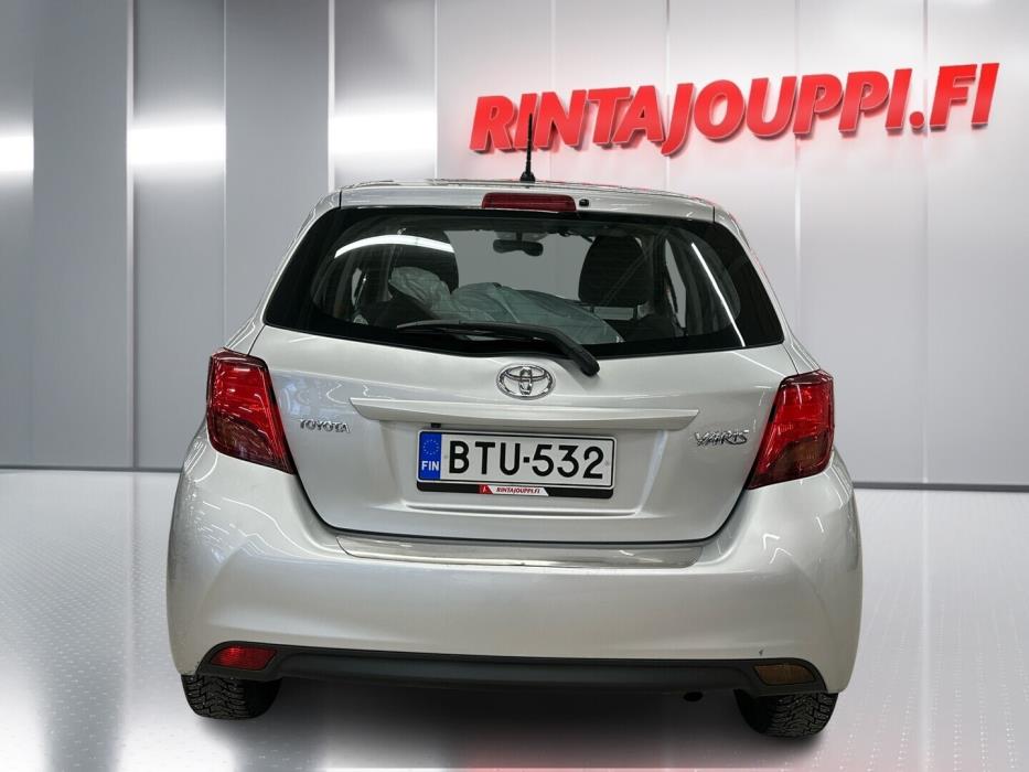 TOYOTA Yaris 2016