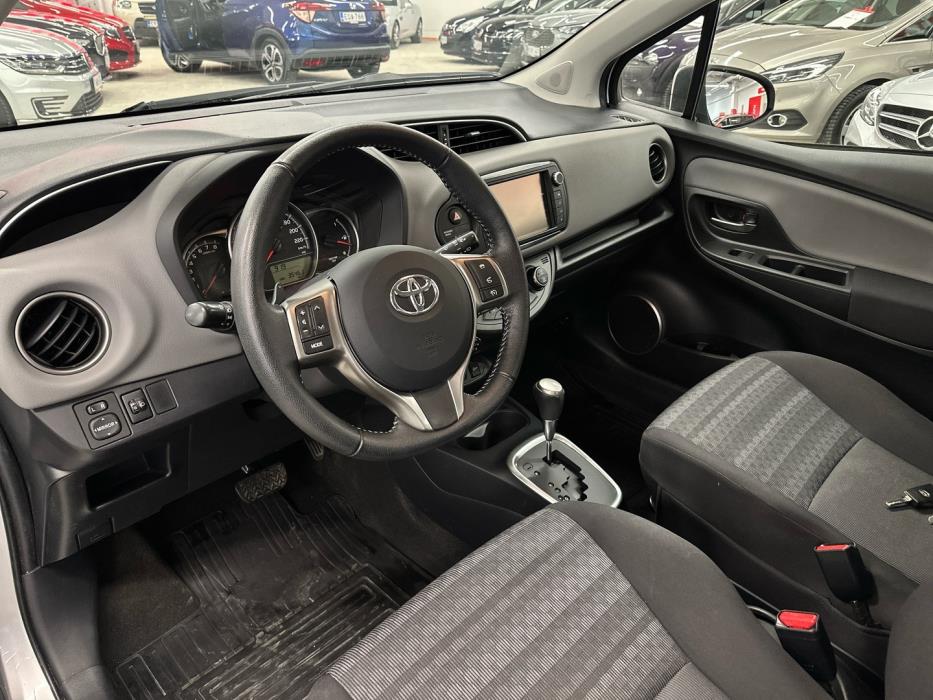 TOYOTA Yaris 2016