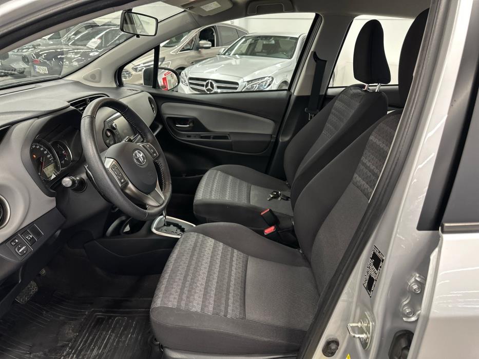 TOYOTA Yaris 2016