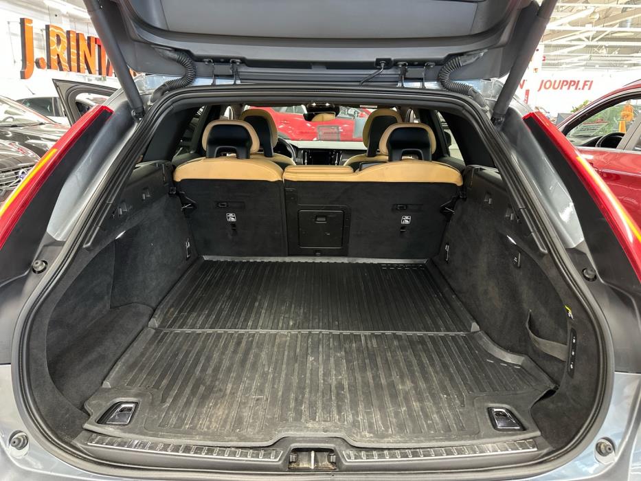 VOLVO V90 Cross Country 2017