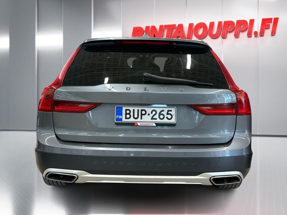 VOLVO V90 Cross Country 2017