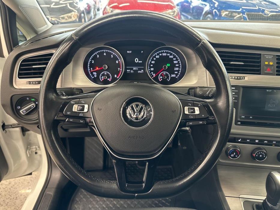 VOLKSWAGEN Golf 2015