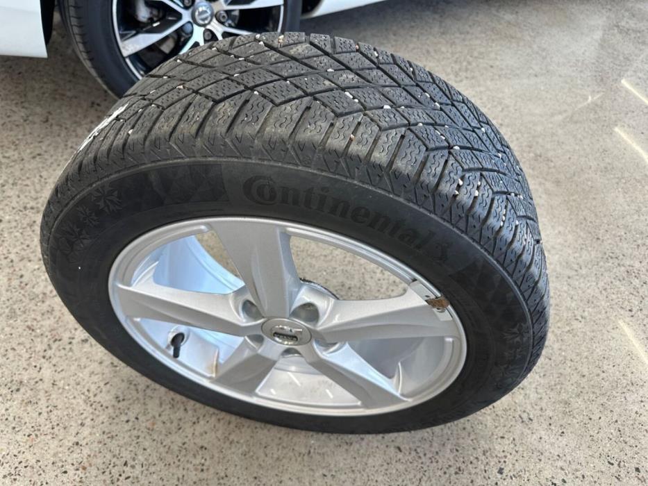 VOLVO V40 2019