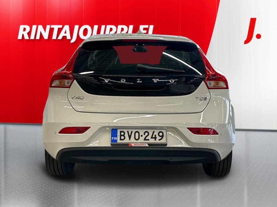 VOLVO V40 2019