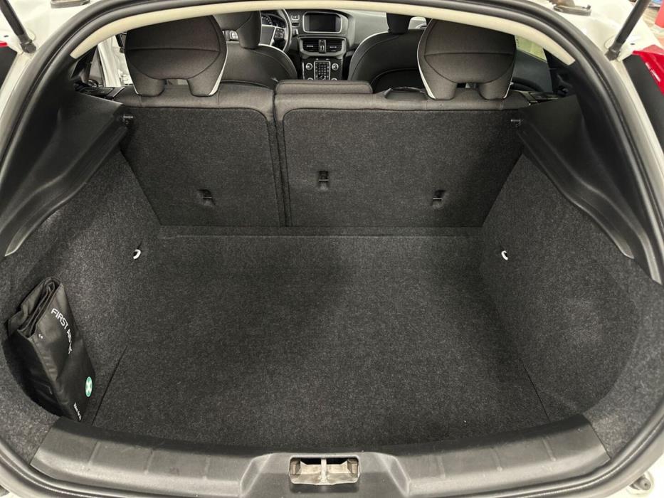 VOLVO V40 2019
