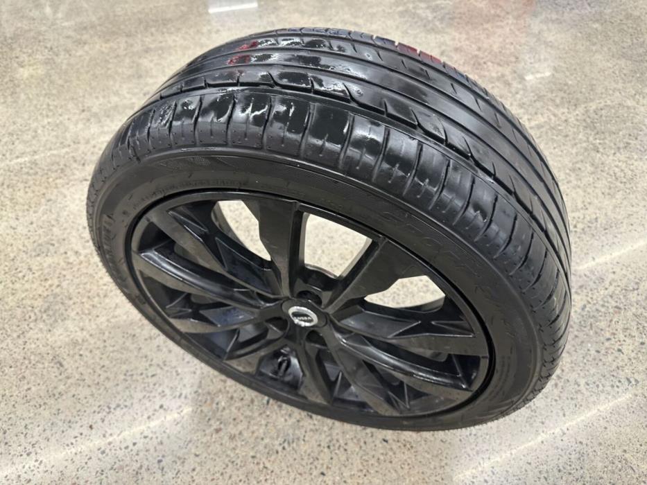 VOLVO V40 2019