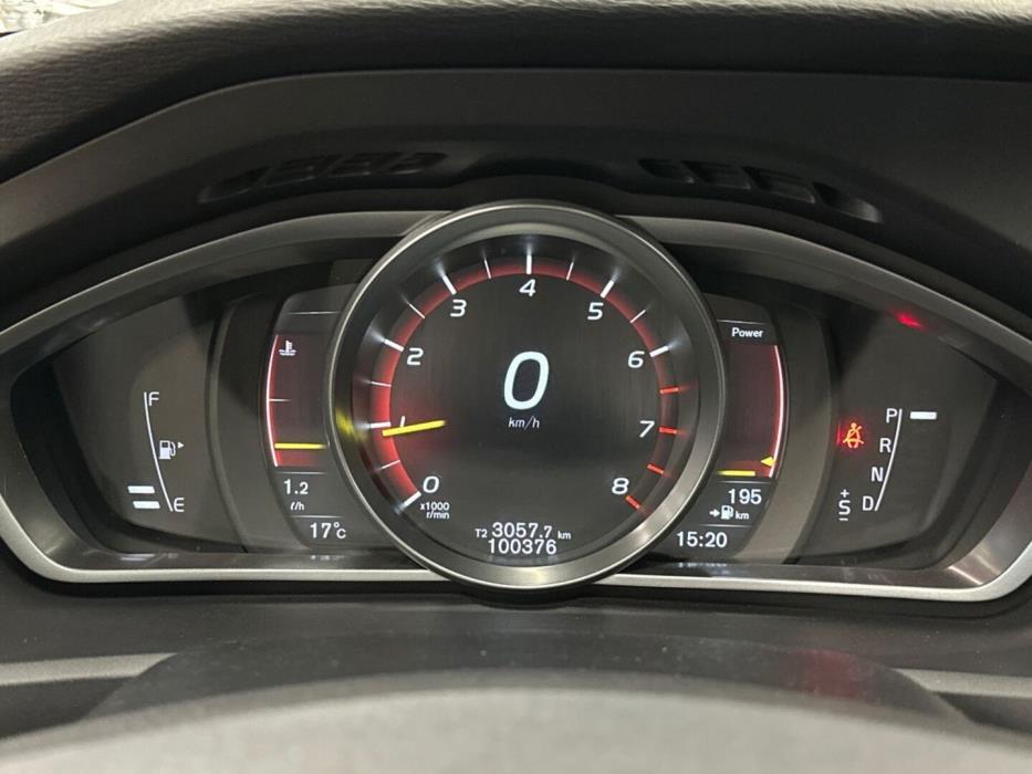VOLVO V40 2019