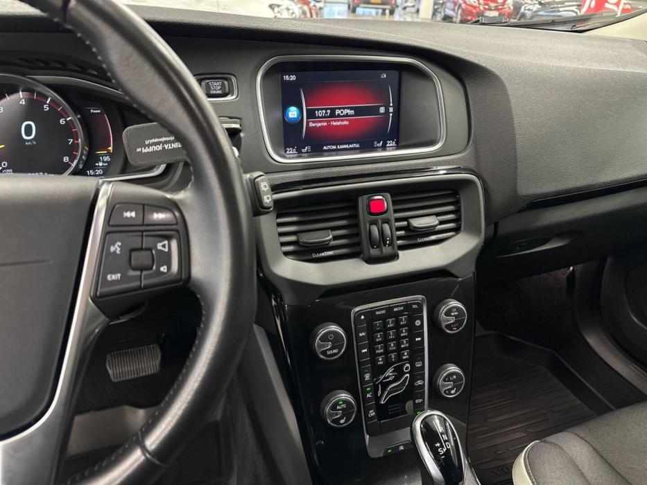 VOLVO V40 2019
