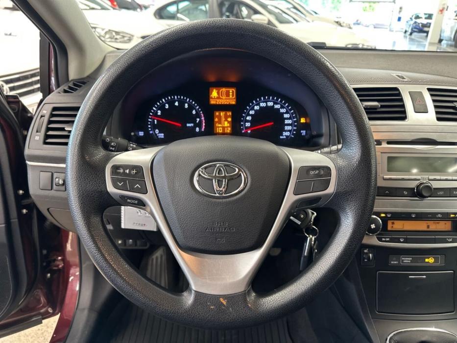 TOYOTA Avensis 2012