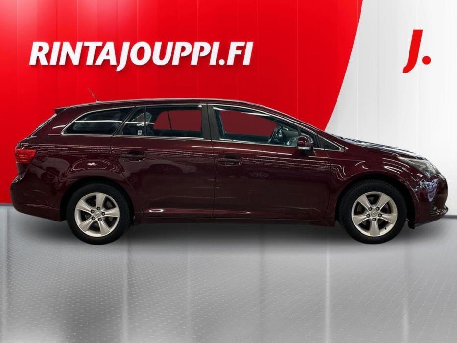 TOYOTA Avensis 2012