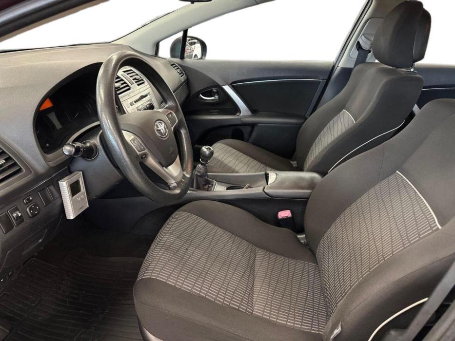 TOYOTA Avensis 2012