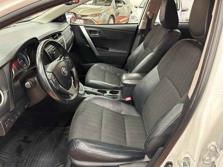 TOYOTA Auris 2013